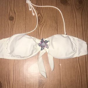 Bikini top with removable straps